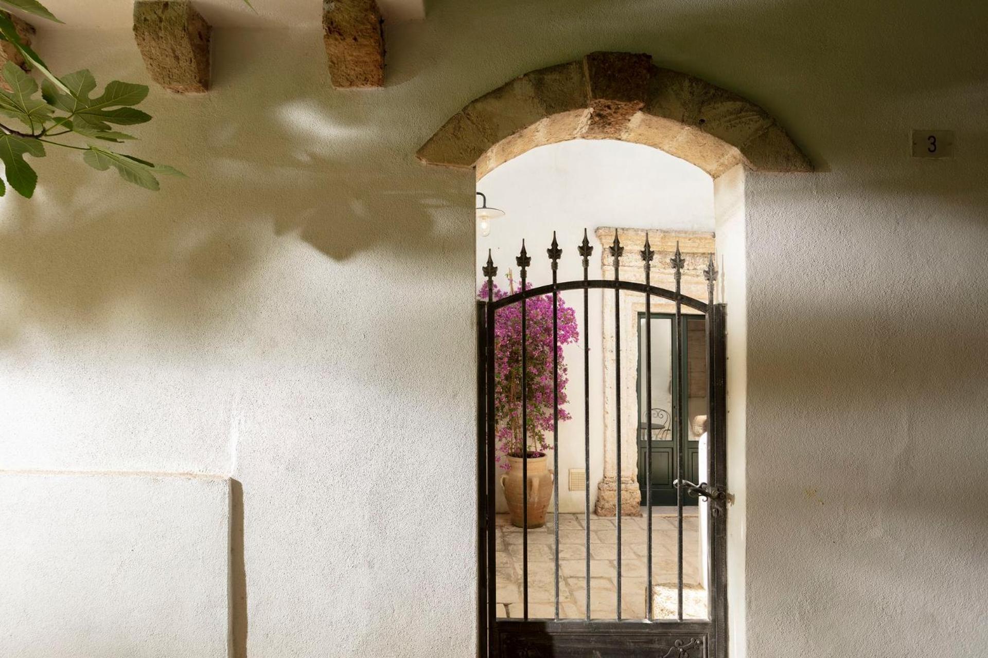 Don Alfonso Dimora D'Epoca Bed & Breakfast Racale Exterior photo