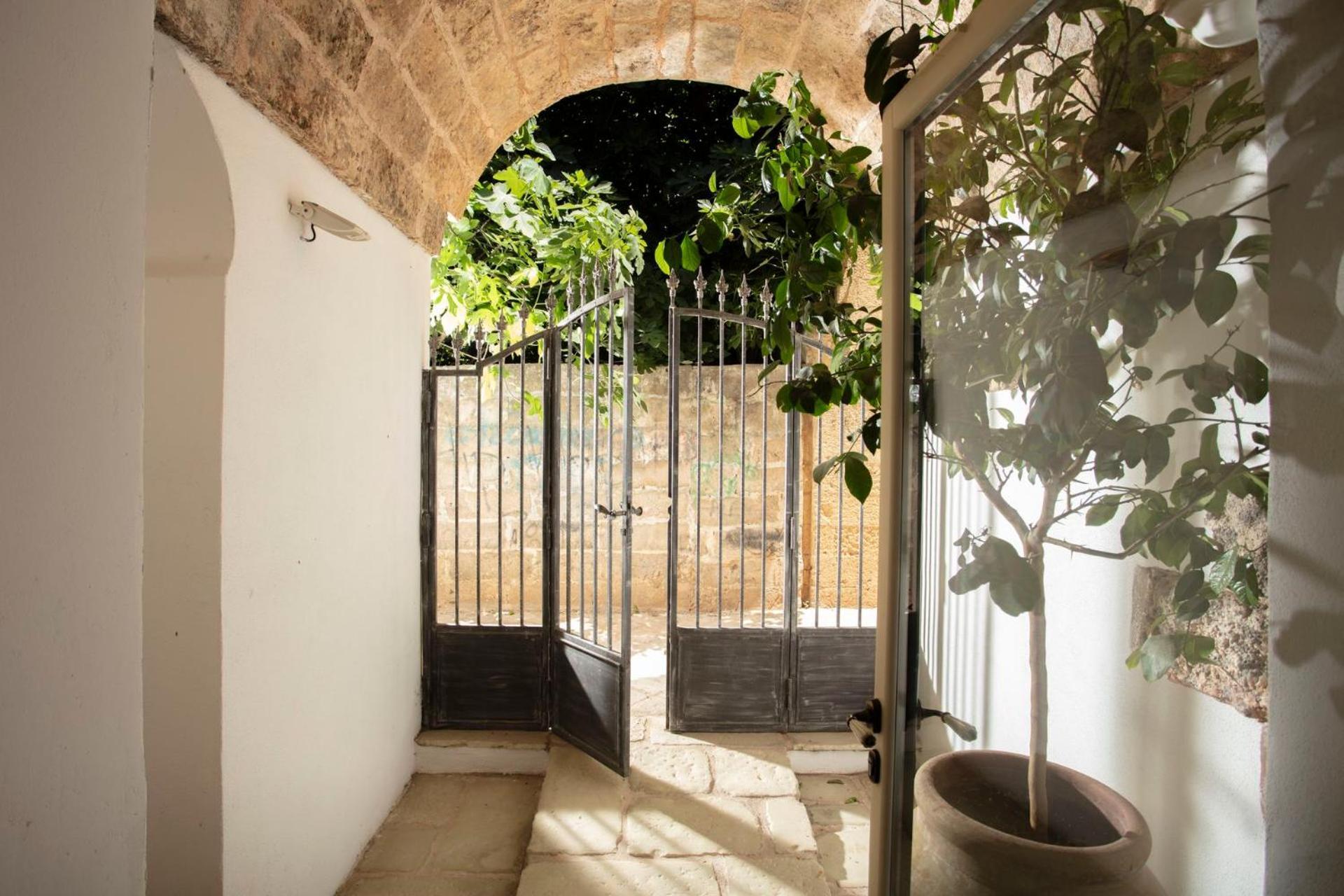 Don Alfonso Dimora D'Epoca Bed & Breakfast Racale Exterior photo